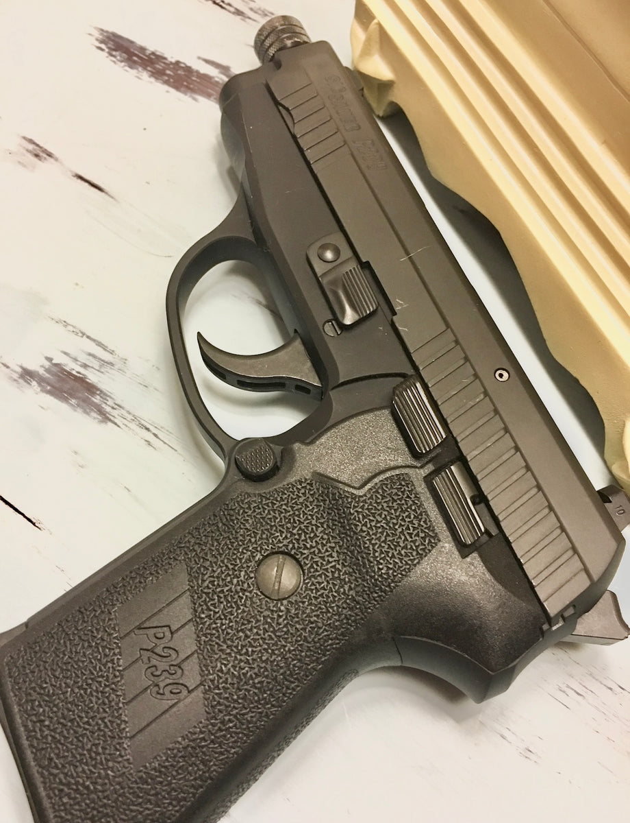 Revolver VS. Semiautomatic Pistol Dagger Defense